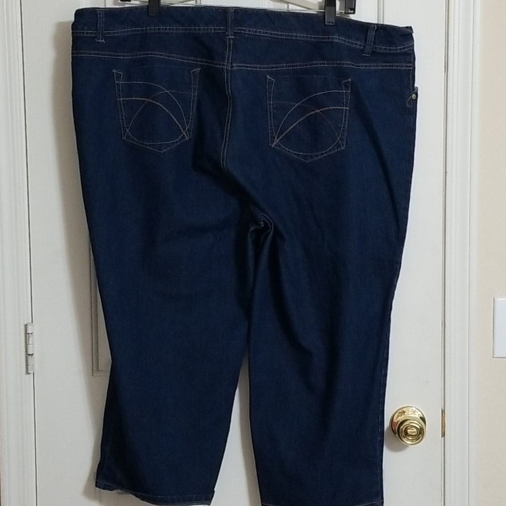 Avenue Size 28 Jeans with inseam between 22 and 23